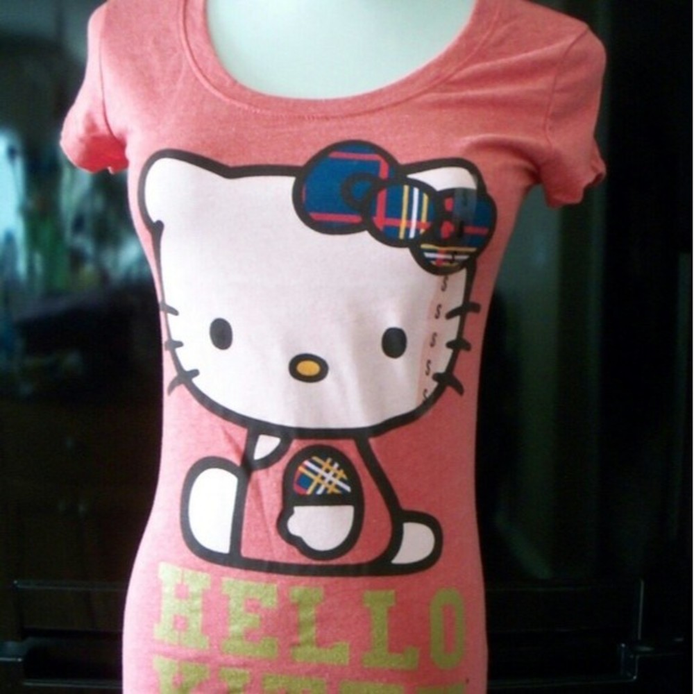 NEW HELLO KITTY SANRIO T-SHIRT SMALL
